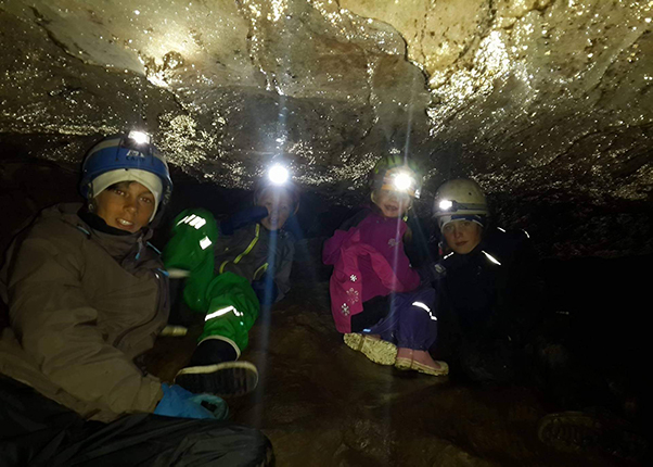 Guidet tur i Dumdalsgrottene.