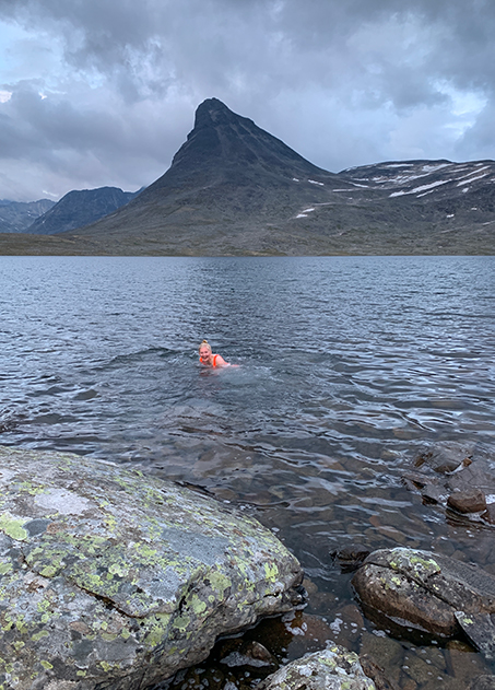 Svømmetur ved Leirvassbu